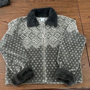 WiliSmith short zip fall jacket. Gray tones with collar and cuff accent.